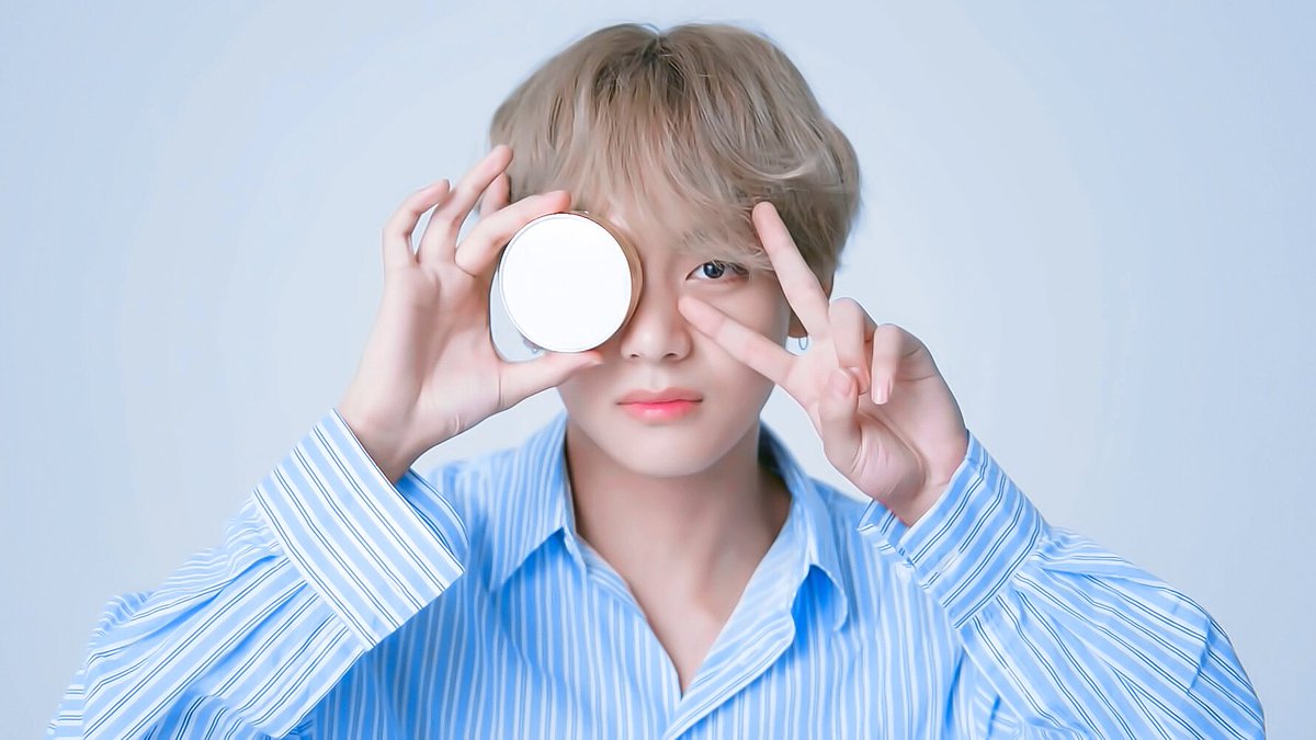 yougoodboy_vall's tweet photo. 좋아요💕
#뷔 #태형 #V
#iHeartAwards #BestBoyBand #BTS @BTS_twt https://t.co/C5nB9X4SRI