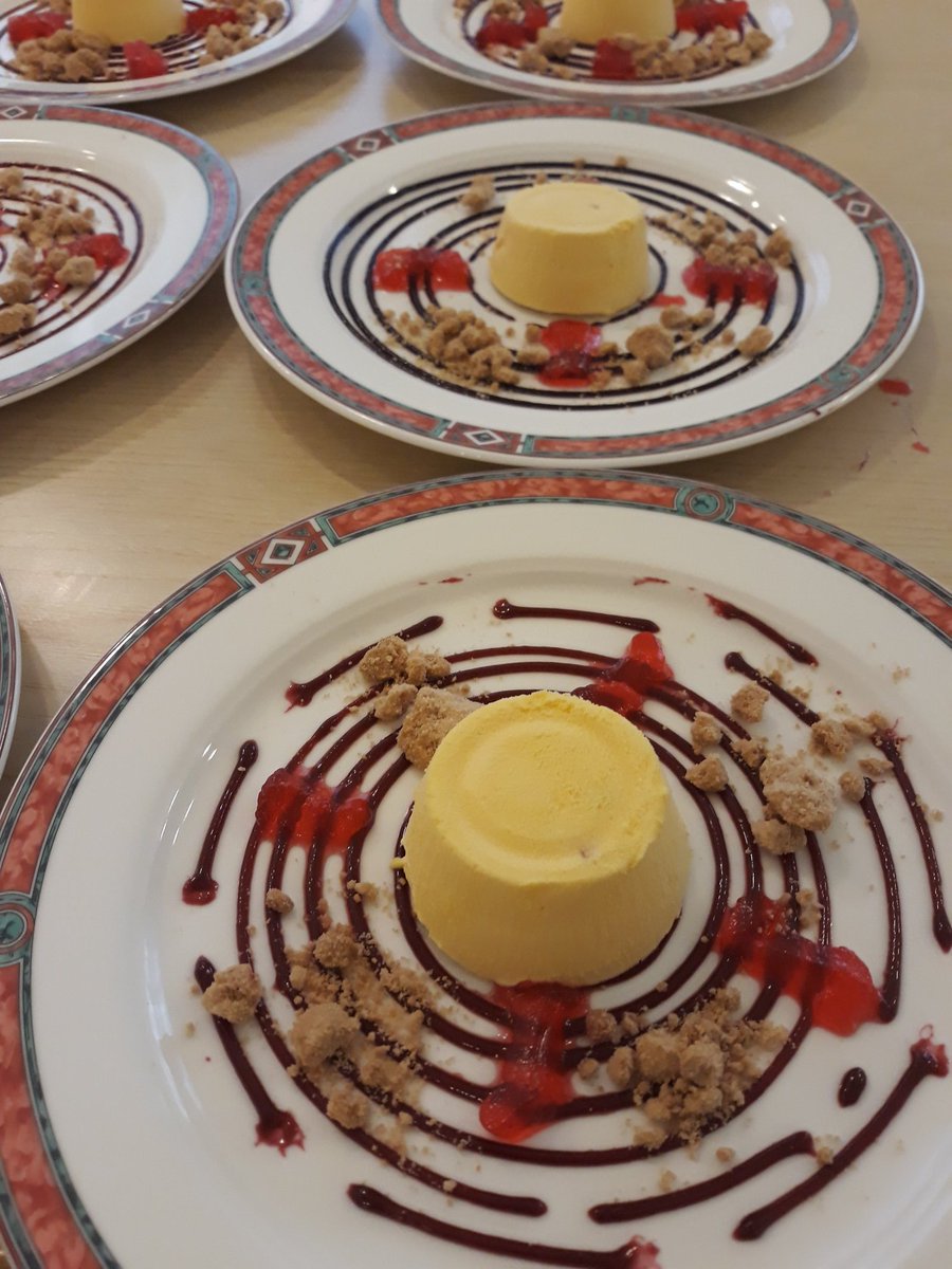 DomenellaMarco's tweet photo. #BuonaDomenica #Buongiorno #buonasera  #DolceAmore #semifreddo #campari #mandarino #crumble #destinazionemarche #osimo #ristoranteada #enjoy #chef https://t.co/QF6rCcjMVY