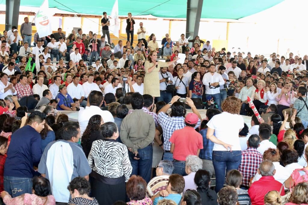 RutaElectoralmx's tweet photo. Yucatán: Asegura @ruizmassieu que @mauriciosahui Precandidato del @PRI_Yucatan al Gobierno del Estado ganará las próximas eleciones con el apoyo de los jóvenes y las mujeres; acompaña @csobrinoargaez https://t.co/h7z0vkd5zd