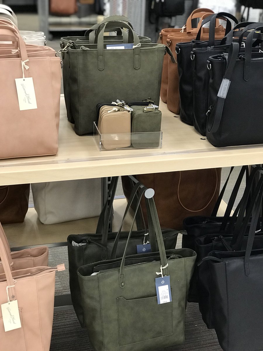 #southsportstylesquad is so excited to see a new brand in accessories! The guests are loving the neutral tones and soft feel. Can’t wait to add the clothing! #UniversalThread