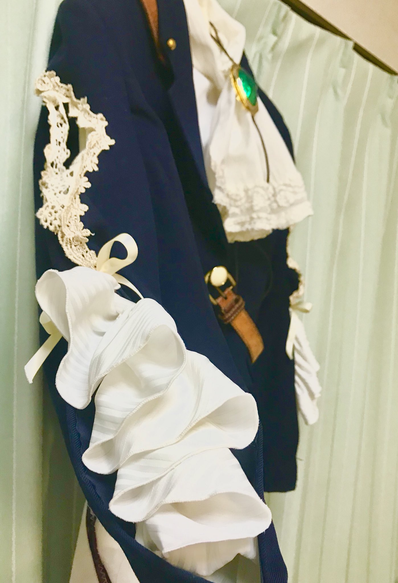 彩yuri ヴァイオレットエヴァーガーデン 衣装が形になりました 雰囲気壊さずにどう装飾するか悩みました あとは背後だよーー ヴァイオレットエヴァーガーデン 自作 手作り コスプレ コスチューム T Co D5curwnc2t Twitter