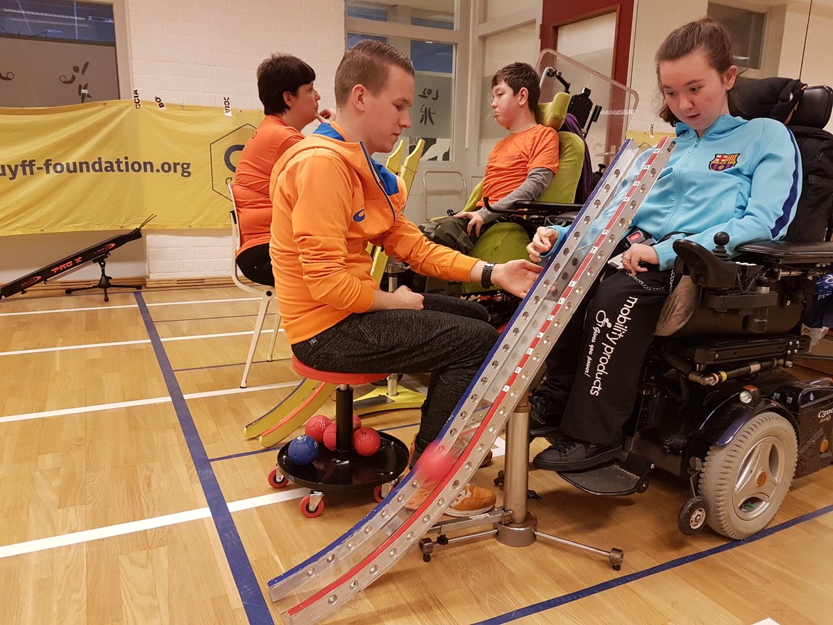 BocciaTeamNL's tweet photo. Een groep (nieuwe) talenten tijdens de Boccia Talentdag in Amsterdam! Mooi om het plezier, de gretigheid en de passie te zien 😀😎😍💪
Dank aan de Johan Cruyff Foundation voor het mede mogelijk maken van deze dag 🤙🖒 #boccia #JCFoundation https://t.co/idh1YUD1mS