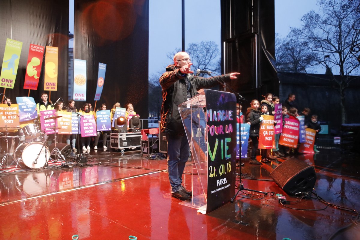 MarchePourLaVie's tweet photo. Paris March for Life draws more than 40,000 !
#MPLV2018 
#MarchforLife https://t.co/Vva1bwc5JY