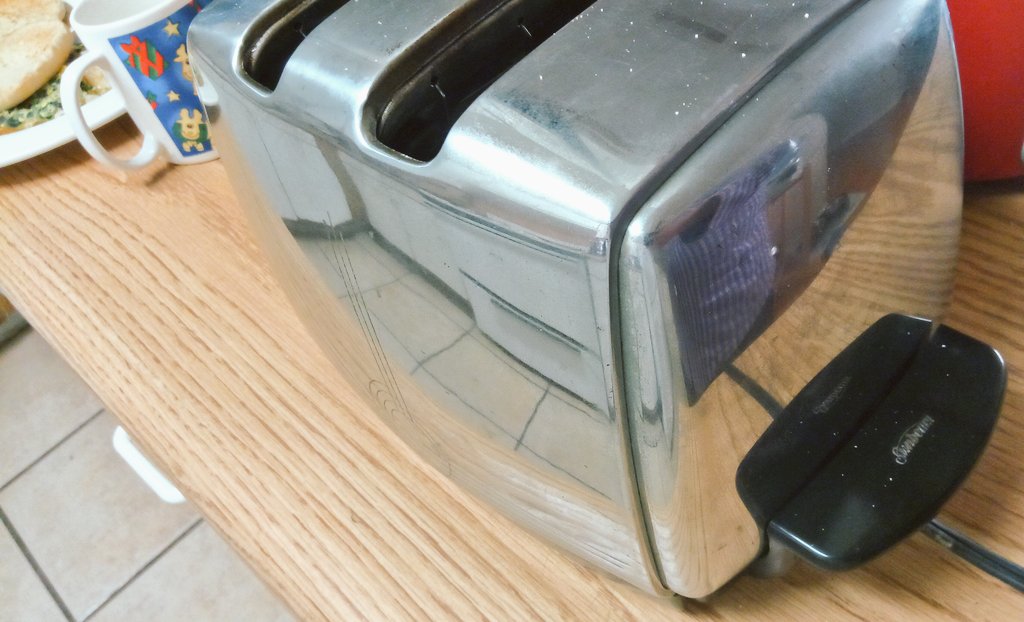 VintageTech1's tweet image. Made toasted muffin this morning. Tasted wonderful #keepitretro #RetroToaster #vintagetech1 @SunbeamCanada