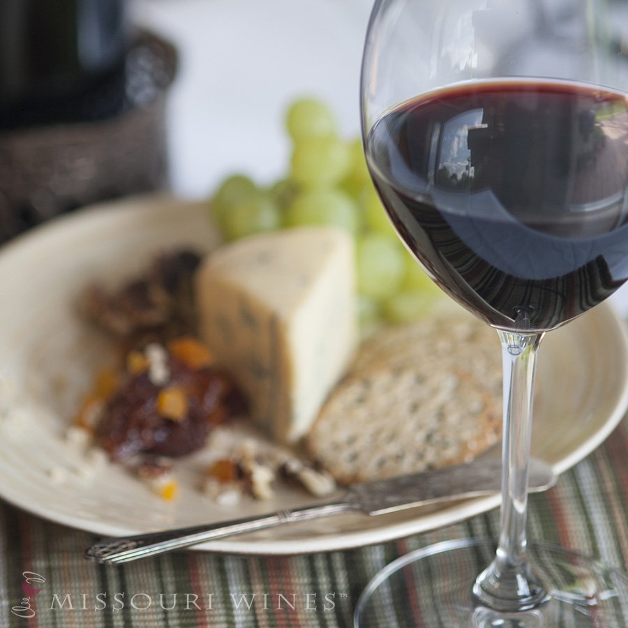 MissouriWines's tweet photo. What to pair: Norton wine with bold, aged cheeses! Delicious! 🧀🍷🧀🍷🧀🍷
#MOwie #MONorton #wineandcheese https://t.co/odMFlekjG3