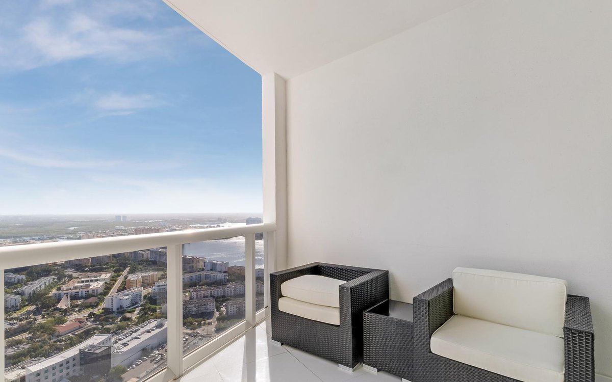 abel_lan's tweet photo. Magnificent Penthouse residence in Trump Royael Sunny Isles Beach. 1 beds / 1.5 baths | 920 SF | $849,000. Call us at 305.336.0457 https://t.co/uhJYVMY0yn #lanabell #trumproyale #sunnyislesrealestate #miamiluxurycondos https://t.co/VCafUQuCjq