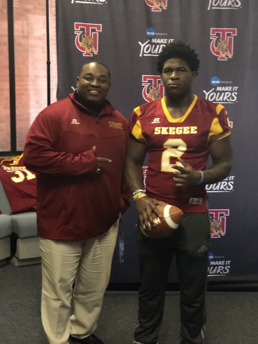 Kameron_Tate30's tweet photo. Committed‼️ @RecruitGeorgia @KelvinPowell51 @coachfojack45 https://t.co/aLwcMwwu8Q