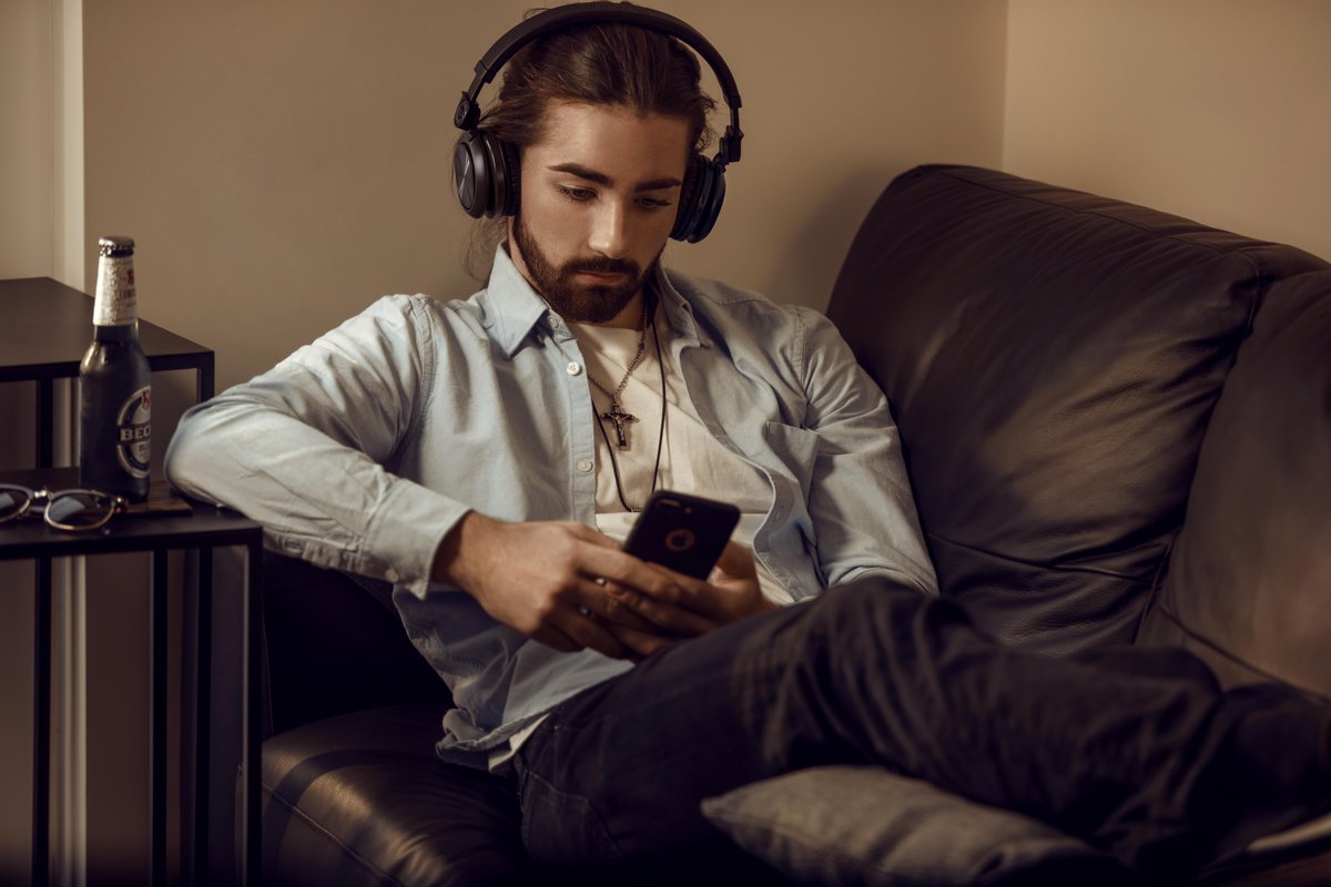 Turn off distractions and enjoy nothing but your playlists | Model: Lazer | Available in: Blue, Red, Black, White 🎧 🎶 
__________________
 #headphones #music #style #playlist #bluetooth #fashion #fbloggers #fblogger #accessories #bluetoothheadphones #wirelessheadphones #spotify