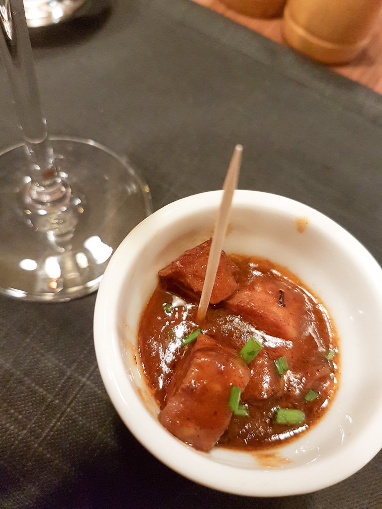 Olivia_Mahieu's tweet photo. Cette semaine sur le blog, on reprendra la direction du Beaujolais avec mes bonnes adresses et je vous parlerai aussi de la tradition des conscrits !
Vous verrez, c'est pas triste :)
En attendant, petit aperçu gourmand ... https://t.co/yMZ9rMTguG