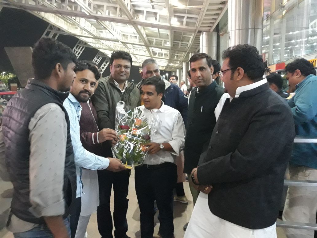 AshokSaini_BJP's tweet photo. भारतीय जनता युवा मोर्चा राजस्थान के प्रभारी भाई @sanghaviharsh  का जयपुर पधारने पर हार्दिक स्वागत.... https://t.co/YNhr7c53bQ
