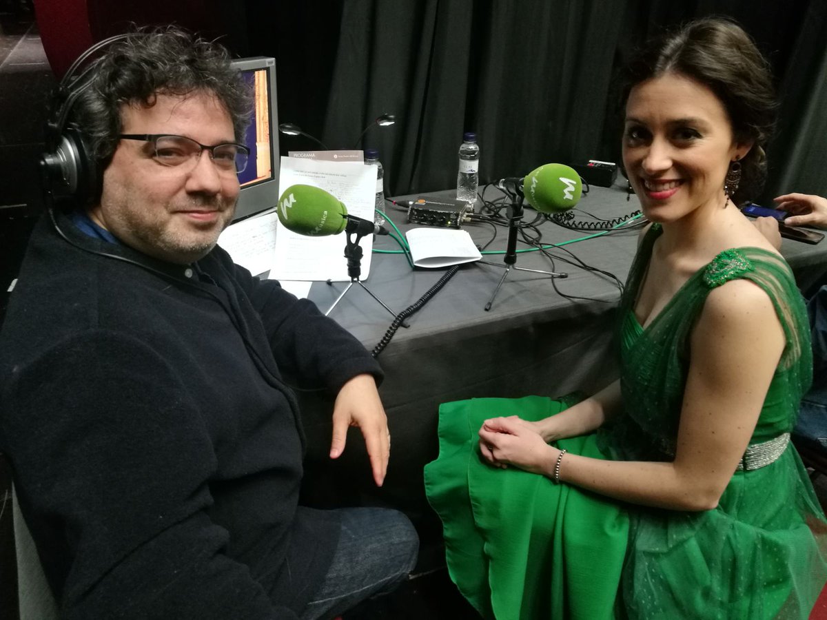 catalunyamusica's tweet photo. Aquí teniu @jaumerb i la soprano Leonor Bonilla que podrem sentir a la 2a part del #ConcertFinal del concurs #TenorViñas55 https://t.co/cEhehsGHYD https://t.co/ZWlI4nqDgU