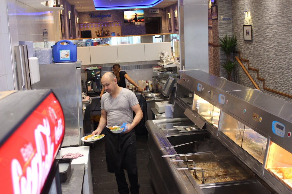FinnigansSutton's tweet photo. Are you hungry and in the Sutton area? Head over to Finnigans for some fish and chips!! https://t.co/ukDhaBaisy