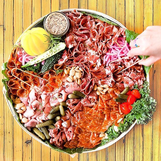 CheeseSchoolSF's tweet image. Prosciutto, salami, soppressata - oh my! #platterready #goeswellwithcheese #whatdoesnt? ift.tt/2G21O5U