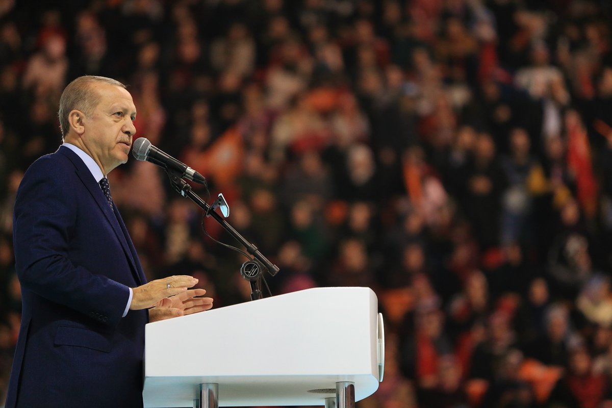 Türkiye millî bekası için yılanın başını ezmek mecburiyetindedir. 

Hem kendimiz hem de umudunu bize bağlamış kardeşlerimiz için, gerekli gördüğümüz her yerde varlık göstereceğiz.

tccb.gov.tr/haberler/410/8…