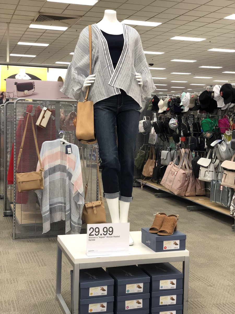brooks_LeeBro's tweet photo. Style specialist Ally being GLOBAL representing and selling UNIVERSAL threads ππ @salamlazkani @sarah_hunsucker @EmilyConover1 #thegreat1788 #universalthreads #sellingSTYLE https://t.co/rFyCOoSrqr