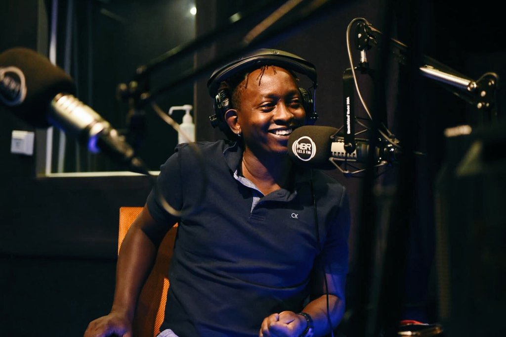 EricWainaina's tweet photo. Thanks for tuning in to @HomeboyzRadio and @Misskihoro for the lovely company!
Get #Okay from Mookh, mdundo and skiza!
#BrandNewDay #OkayEric https://t.co/AdIDI1PmT1