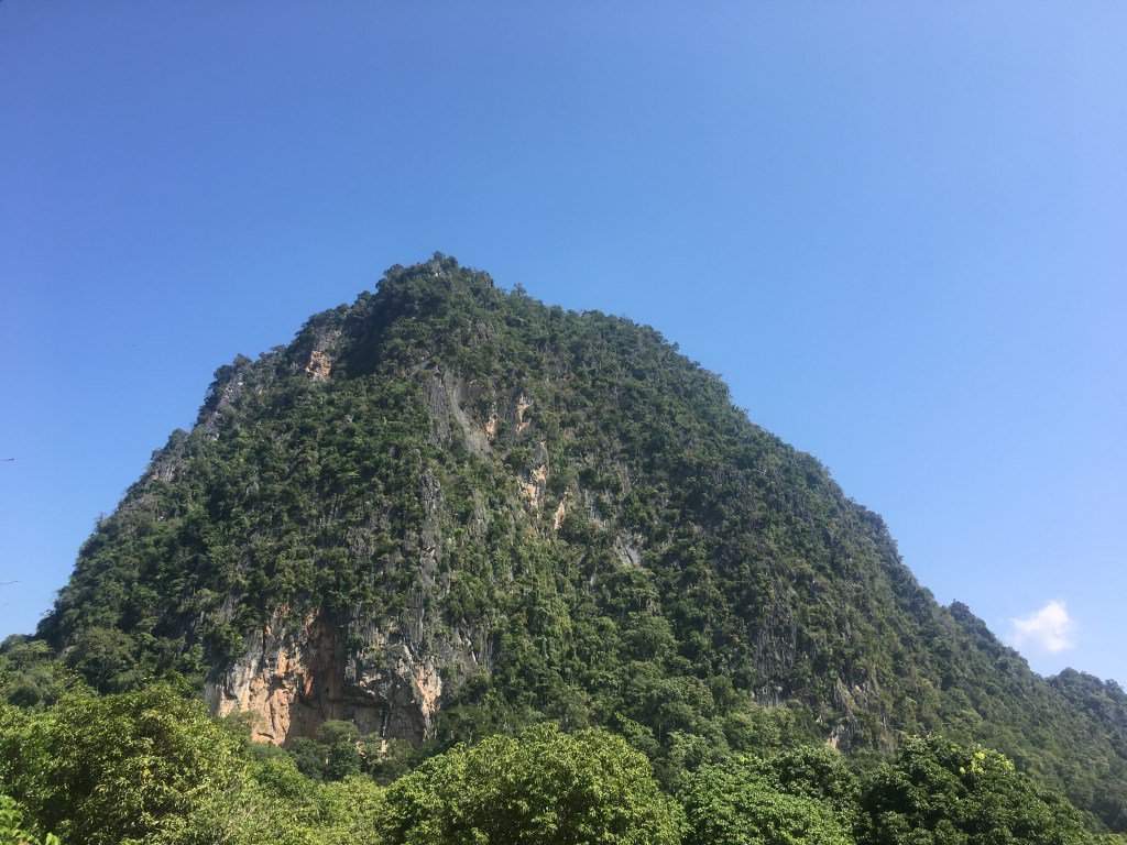 Meditation Anxiety: Living at a Buddhist Monastery soph-realisation.co.uk/2018/01/medita…