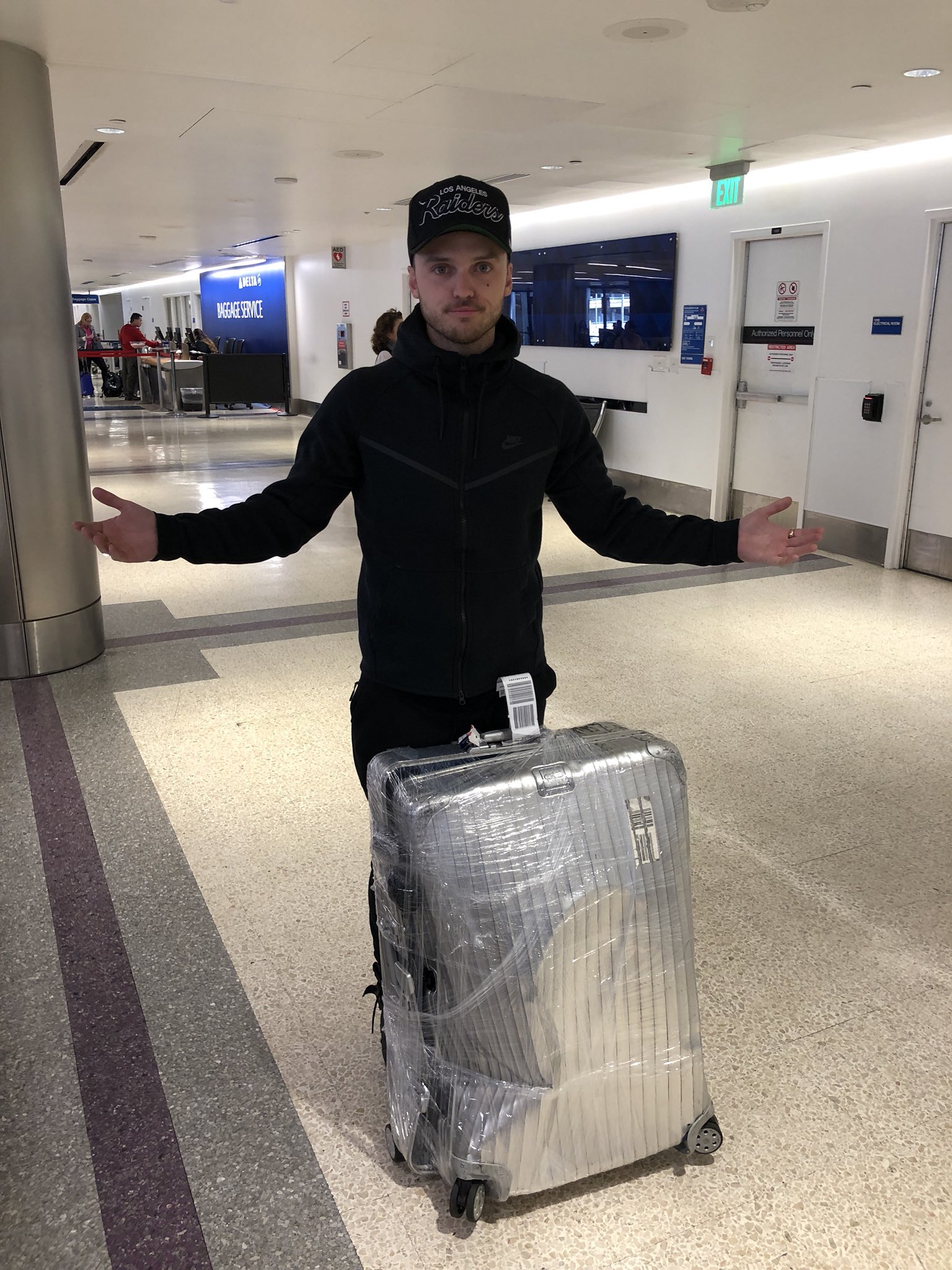 Alexander DeLeon on X: so devastated. Lol just my luck. have no idea how  this can even happen. Do I just laugh about this? @Delta @RIMOWA even Delta  employees said they have