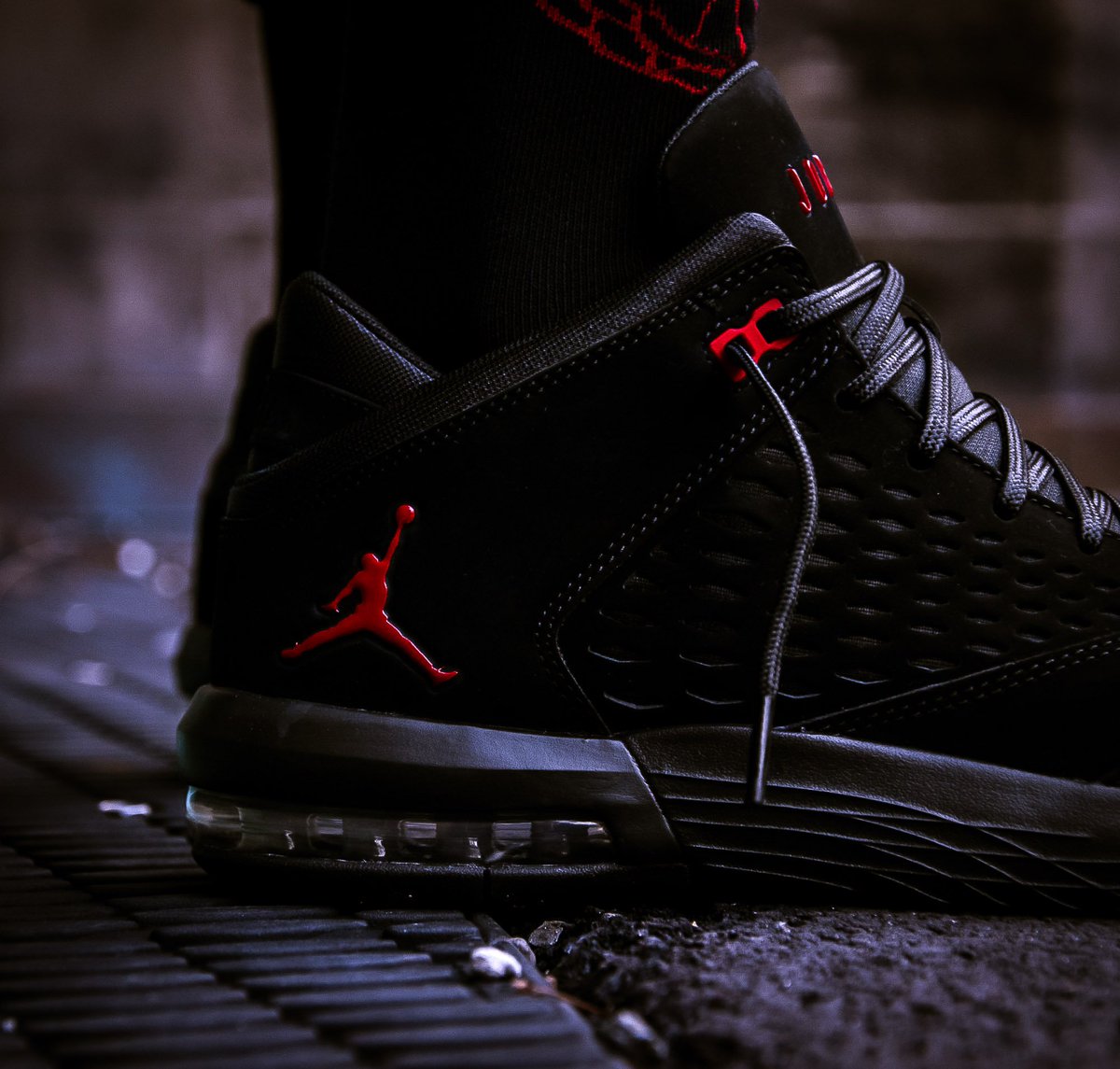 jordan flight origin 4 black and red