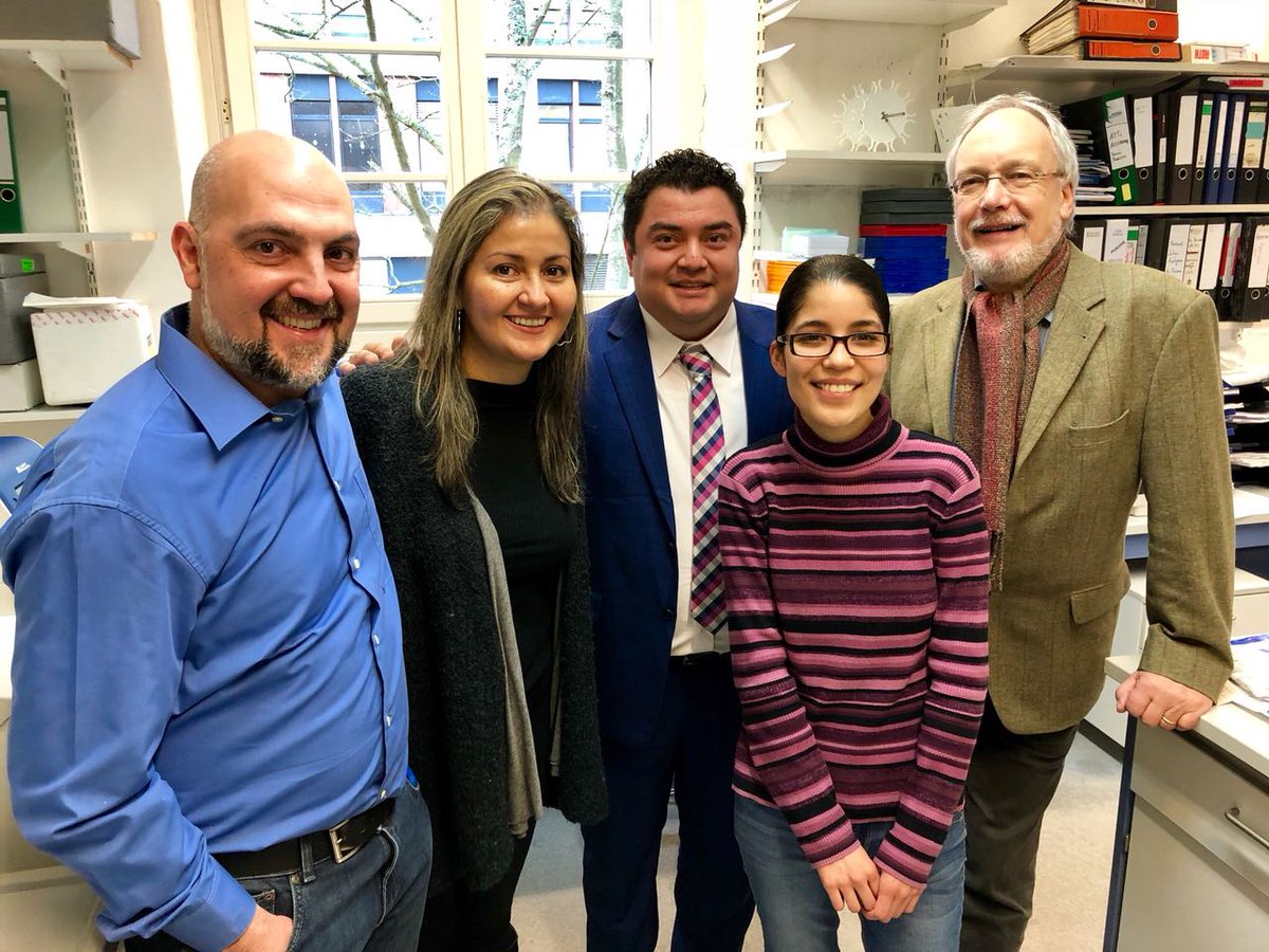 CuartaPlana's tweet photo. #OrgulloOaxaqueño El científico mexicano radicado en #Singapur, @alexcafu, especialista en cardiología molecular, fue premiado en Giessen, #Alemania, con financiamiento para promover más investigaciones sobre la arteriosclerosis. Originario de #ElEspinal. https://t.co/RIetCTkNkQ