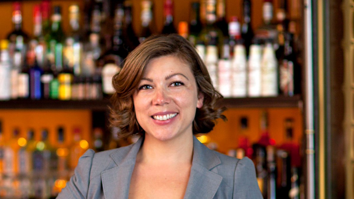 SherryWines's tweet photo. Star #Sommelier Natalie Grindstaff NYC “What’s your favorite wine and food pairing?  ...simply prepared sushi and dry sherry.” @natgrindstaff @DailyBeast_  #sherrylover
 https://t.co/o9FbqHgSW3 #sushi https://t.co/3DqkKFgdNU