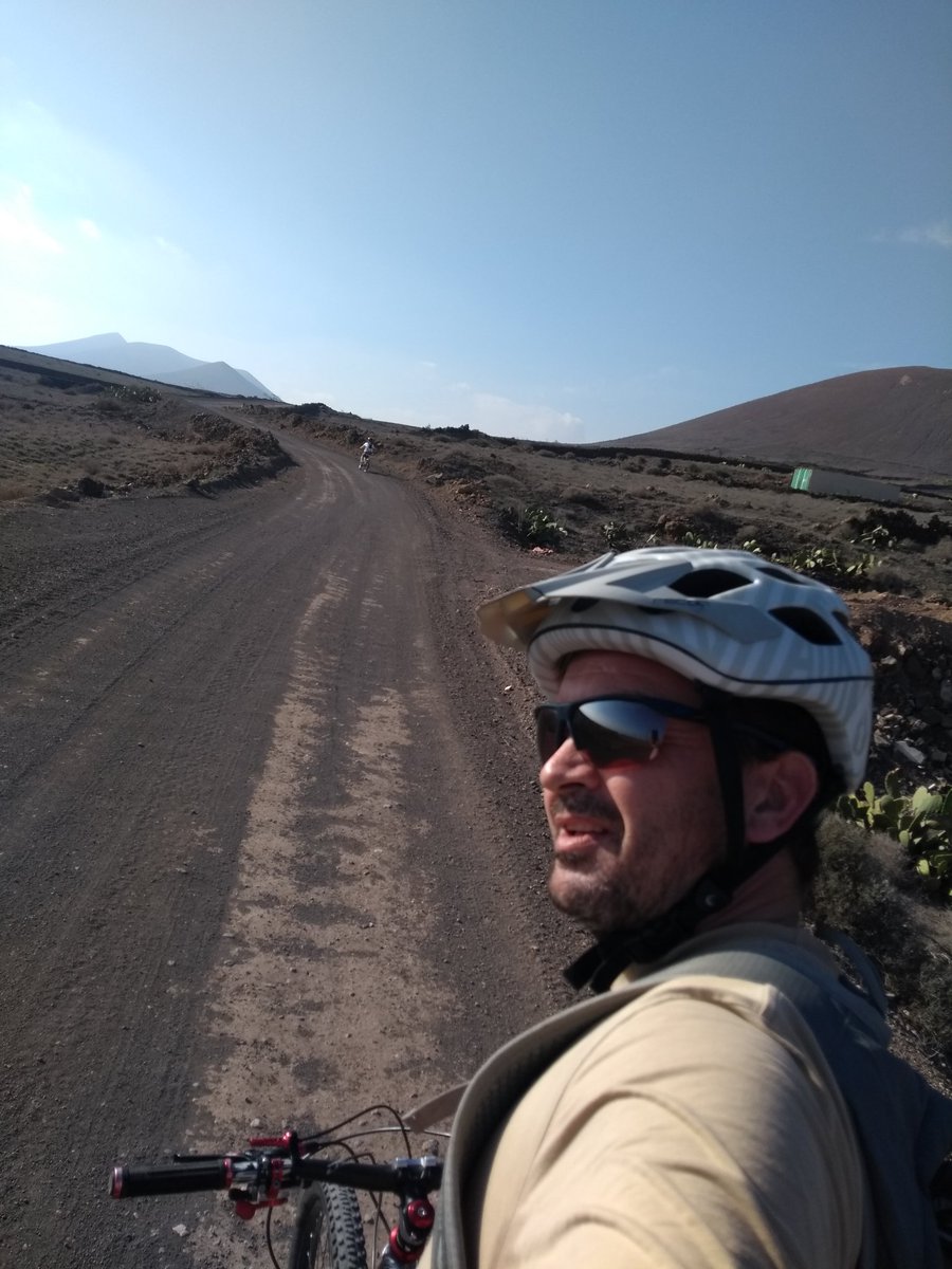 treeman8810's tweet photo. Out on the high trail today. The hike a bike was a bit tough pushing 2 bikes, but the decent was well worth it. Sure don't miss the cold backing the UK. Nice to see the pics of your rides😎 https://t.co/KEFYat7oEO