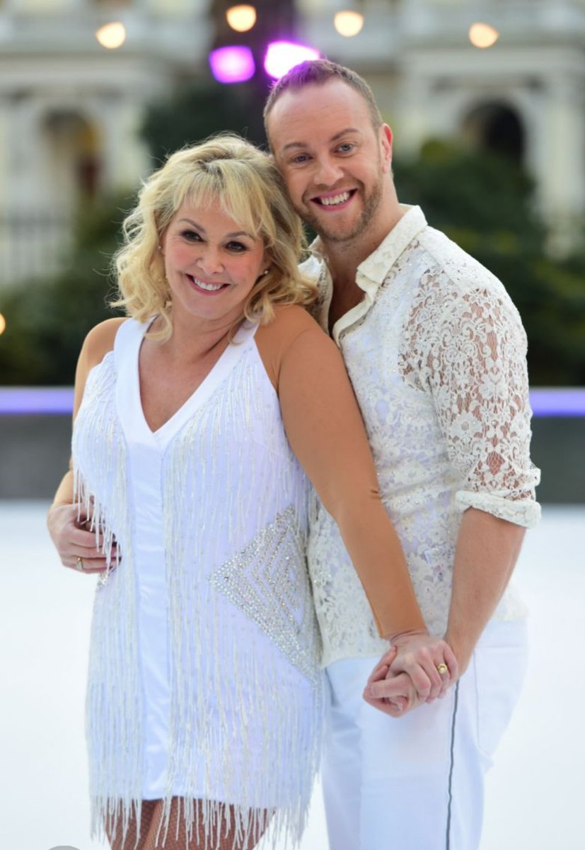 TheFizzCMJ's tweet image. #VoteCheryl #TheFizz #DancingOnIce #DOI #FormerlyOfBucksFizz