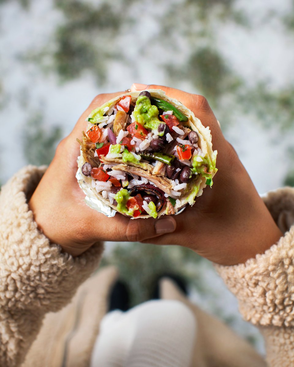 ChipotleTweets's tweet photo. Brrrrrito. https://t.co/OcS6qyWMhx