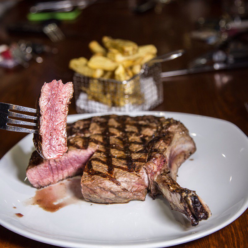 NetworkingSW's tweet image. Still time to join us this evening for a delicious 20oz Rib of Beef with chips and a choice of either mushrooms and tomatoes or salad. Call in now.