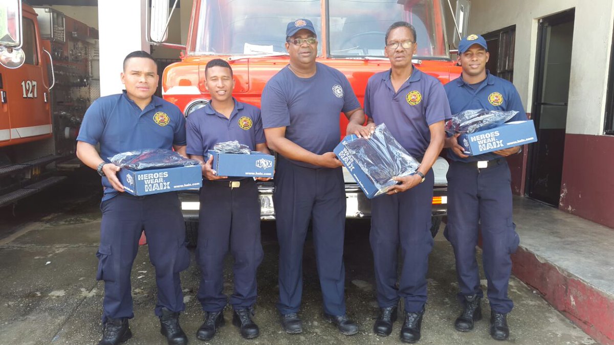 Nuestro personal <a href="/Bomberosbocas/">Bomberos bocas</a> recibe por parte de la Dirección General Botas de trabajo, Pantalones y linternas de casco.