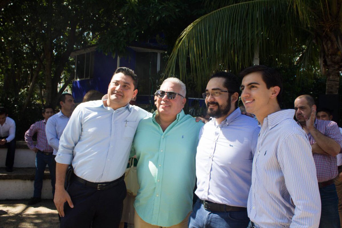DiegoNaveda's tweet photo. Asistí al 11° homenaje del Lic. Mario Trujillo García  (21 enero 1920 - 21 enero del 2018) en el marco del XCVIII Aniversario de su natalicio, ex Gobernador de Tabasco, uno de los impulsores de la modernidad y el desarrollo en nuestro Estado. https://t.co/XvdqlZjPtA