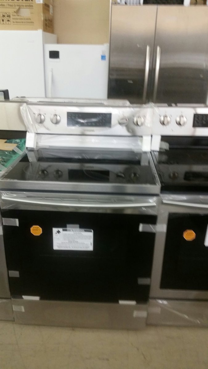 StrongManLiquid's tweet image. 30" SAMSUNG STAINLESS STEEL ELECTRIC SMOOTH TOP FREE STANDING STOVE$1400 MOREEN 416 747 8410 5601 STEELES AVE W UNIT 3, TORONTO, ON MON-FRI 10AM-7PM SAT&amp;amp;SUN 11AM-4PM