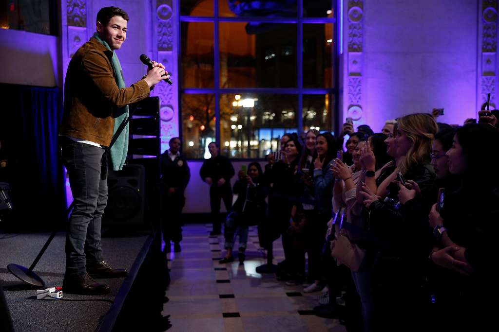 SFMarMendoza's tweet photo. Find out what song @nickjonas likes to perform live the most, what #TV show he'd like to cameo on + more with the @sfchronicle VIDEO interview here:
https://t.co/uuWvdsWMig via @sfchronicle #att1powell https://t.co/FUXx7M17yX