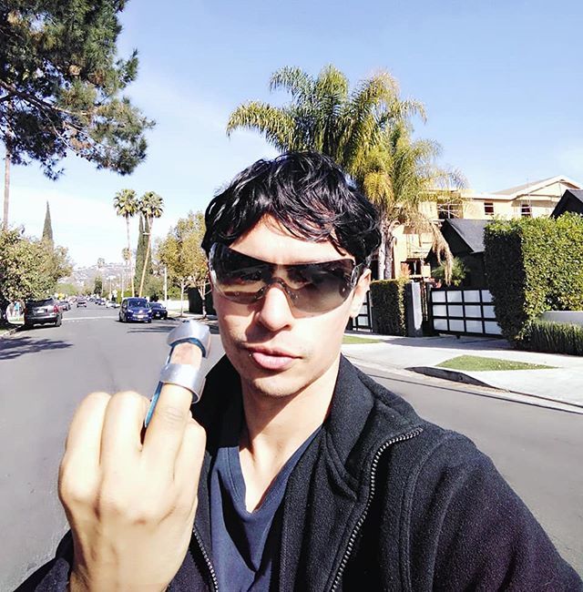 kingpriyom's tweet photo. #actorslife #sundayselfie #sundayfunday #stillonvacay hope everyone's having a good Sunday! Still on vacation here .
.
.
.
.
#selfe #chanelshades #chanel #recovery #shades #sunnysocal #prettyboyswag #recovery #fingerfracture #brokenbones #cantwaitobebac… https://t.co/N34dCP8xqs https://t.co/vclfN5ZyoM
