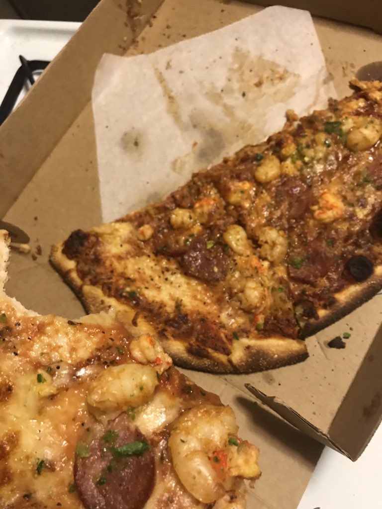 JiggersTurner's tweet photo. No Lie #2boots pizza is a damn good pie!!! https://t.co/DUg83xSpJf