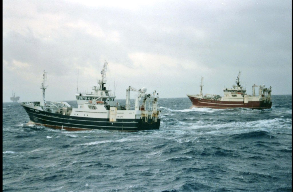 quantuspd379's tweet image. Old Quantus pair trawling with sister ship Christina S photo by david johnson #fishing #boat #mackerel