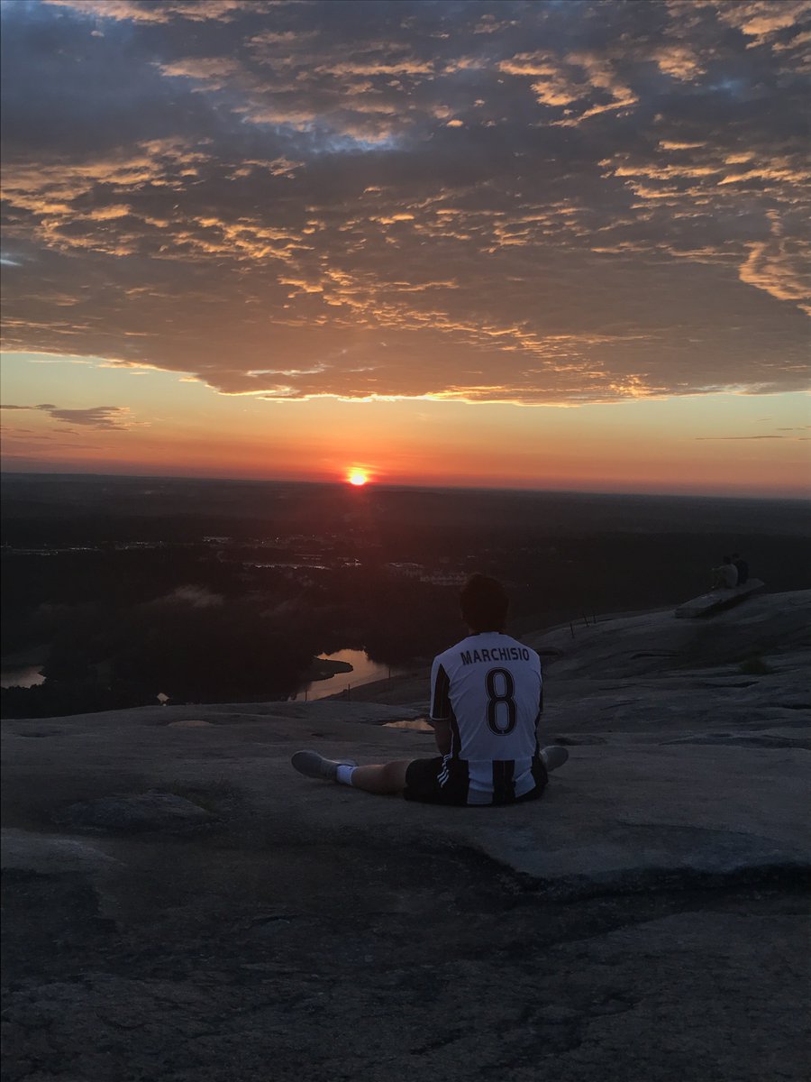 futeek's tweet photo. "Euphoria overcomes at the mere thought of seeing your team, your captain, lift the trophy. As a Juventus fan, I know this feeling all too well." #ForzaJuve 

https://t.co/HtjY5ya7Xi https://t.co/ypXgrzO99c