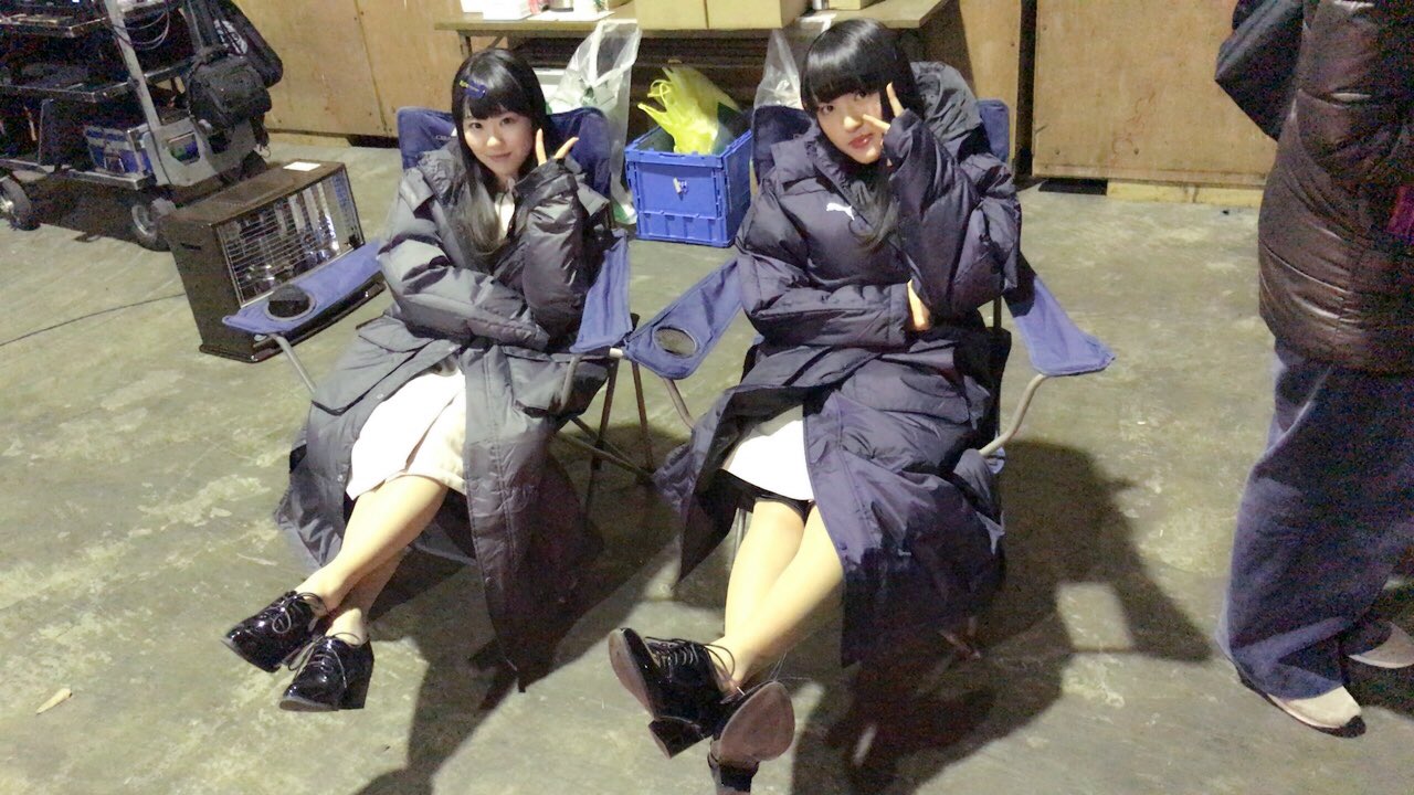 東山奈央 オフィシャル Sur Twitter おまけ 私も写真ありました 目の前にあるストーブで スタイリッシュに足を温める姉妹たち 東山奈央 東山奈央 オフィシャル Sur Twitter おまけ 私も写真ありました 目の前にあるストーブで スタイリッシュに足を温める姉妹たち 東山奈央