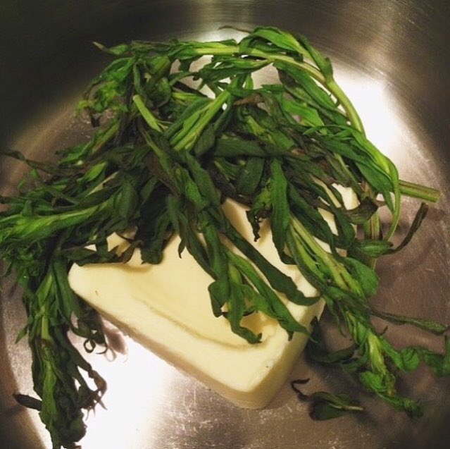 KitchenSprout's tweet photo. #Halftime🏈 #MINNvsPHI #FlyEaglesFly🦅🏈 #Homegating #NFLChampionshipSunday #BrandAmbassadorFor .@dilisos #AlwaysFresh #LocallyRaised #NoAntibiotics #NoHormones #PanSearedStriloins #Tarragon #GrilledAsparagus #GrilledSpringOnion #RoastedRosemaryPotatoes #CheersFromToronto🍷🏈 https://t.co/5OsPdHDMdg