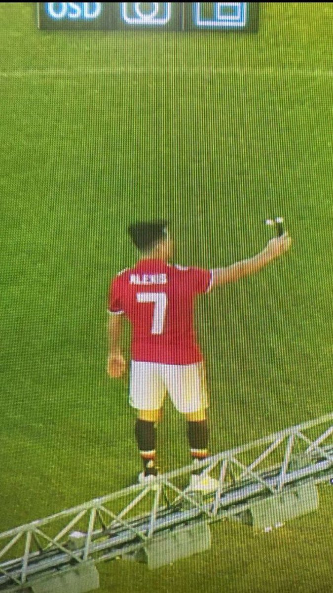 Here’s an apparent photo of Sanchez in his Manchester United kit.. The deal could finally be done! 👀