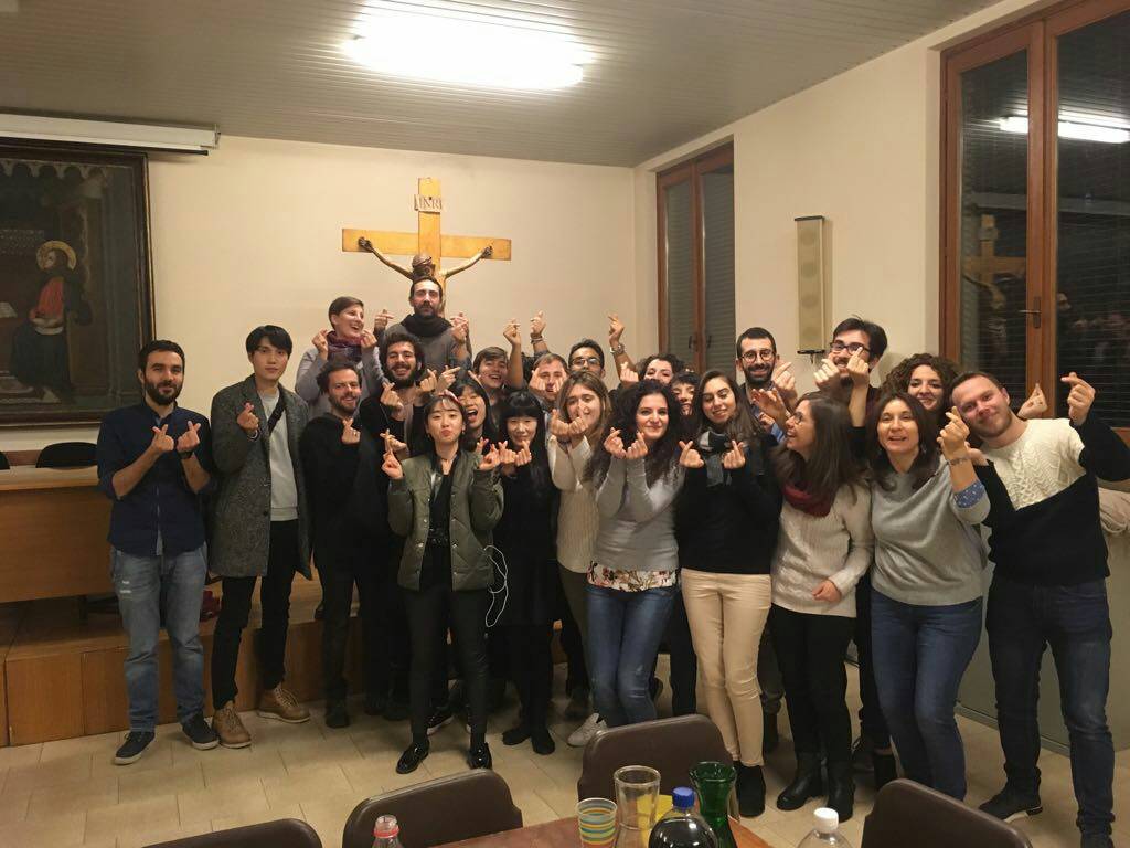 Gifrino's tweet photo. Ultimi momenti di fraternità per i gifrini della korea ospiti, in questi giorni, della  Gioventù Francescana di Lombardia #gifra #Little Heart #youfra https://t.co/3pWn42TgnK