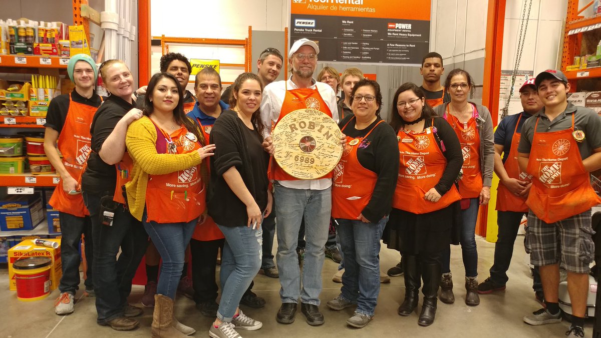 meret0565's tweet image. Congrats to Robin on his promotion and wishing a fond farewell to Val. 0580 and 8520 are getting  some gems! #THD6989 @jreed4401 @LMcmilian @milsonwheels55 @TuttleLouis @CarlosB25698712