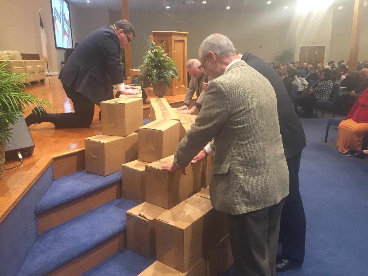 KevinBroyhill's tweet photo. Praise the Lord for the 150,000 John and Romans Scriptures heading to Canada that were dedicated this morning @CalvaryKing. Blessed by the dedication and work of our church family this week. Thank you! 
#Continue
#ReachingOthers https://t.co/HZR4xAHoRi
