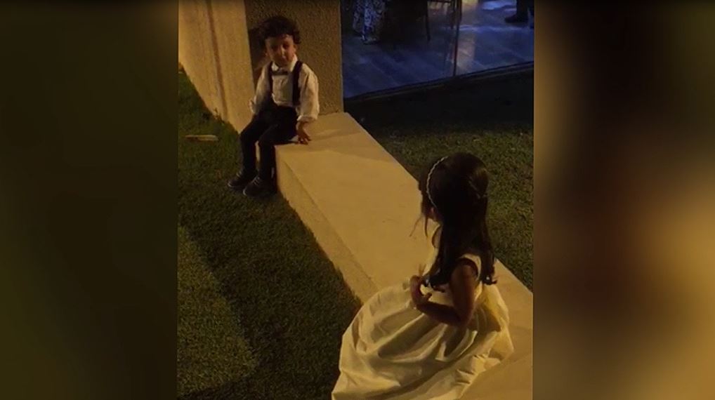 grupoeldeber's tweet photo. #EstasConectado La sacada a bailar más tierna de Santa Cruz se hizo viral ---> https://t.co/e2borfFAC1 https://t.co/5lKWgv7R8P