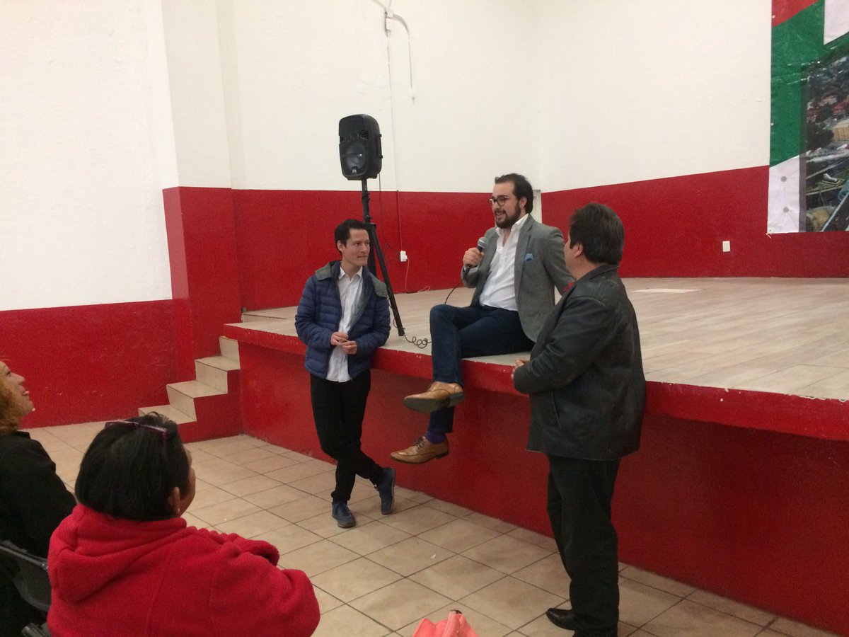 IRHMContreras's tweet photo. El día de ayer reiniciamos el curso "Visión Hacia el 2018" con el tema de "Nuevo fórmato de debate de los candidatos para las elecciones presidenciales" impartida por el lic. Sebastián González. https://t.co/ryOsBq74ex