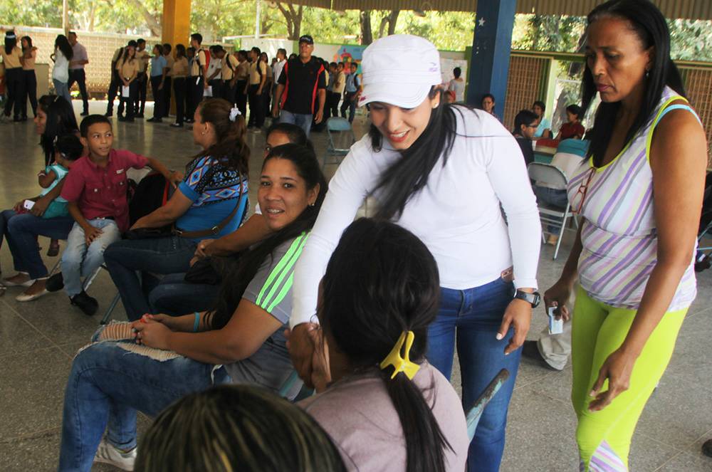 Herminia_kayapa's tweet photo. Y en la Escuela Técnico Industrial Eugenio Mendoza de Puerto La Cruz, nos reunimos Docentes, Alumnos y Representantes para Discutir el Plan de la Patria 2019-2025 sector #Educación ¡Construimos Juntos el Socialismo! #PuertoLaCruz #Sotillo #PlanDeLaPatriaXLaPaz @NicolasMaduro https://t.co/Z5uddVsoQS