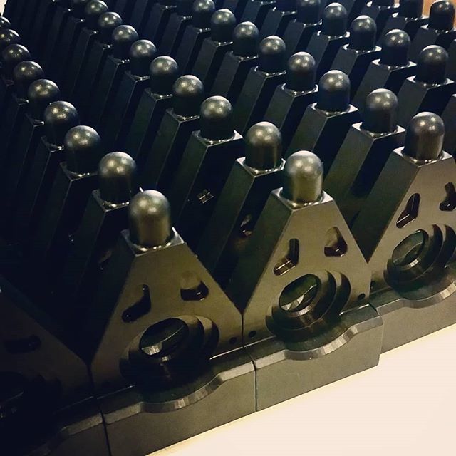 CarvonSkates's tweet photo. CARVON hangers, pure #innovation. Get your carve ON!
.
.
.
#carvon #carvonskates #getyourcarvon #anodized #evo #exo #directdrive #speed #torque #racing #xl #trucks #bestdesign #thefuture #longboard #skateboard #madeinusa #madeinamerica #usamade #american… https://t.co/BBRxQGxHad https://t.co/9NkzrC0LGE