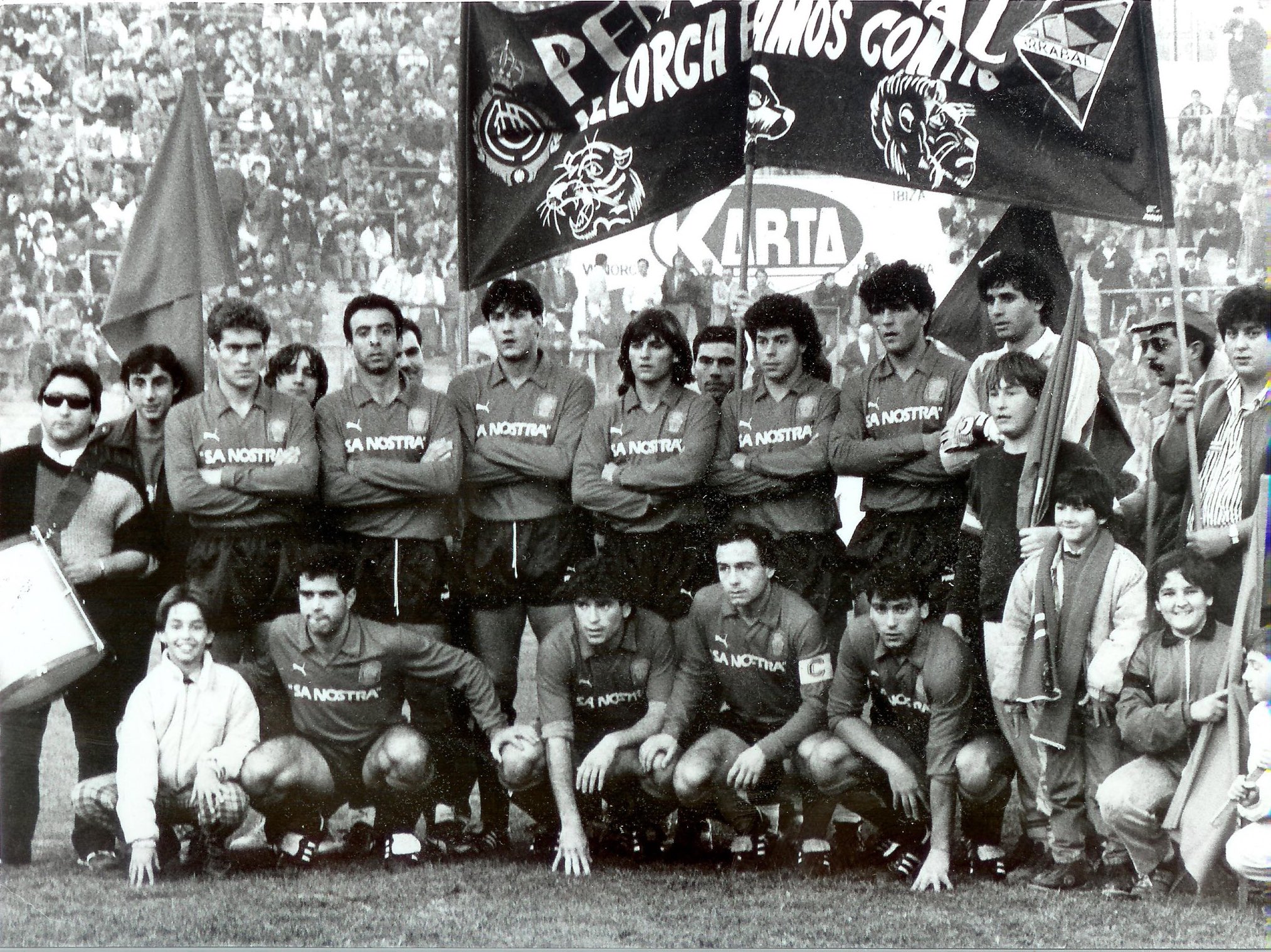 FOTOS HISTORICAS O CHULAS  DE FUTBOL - Página 6 DUGFhQoW0AATKED