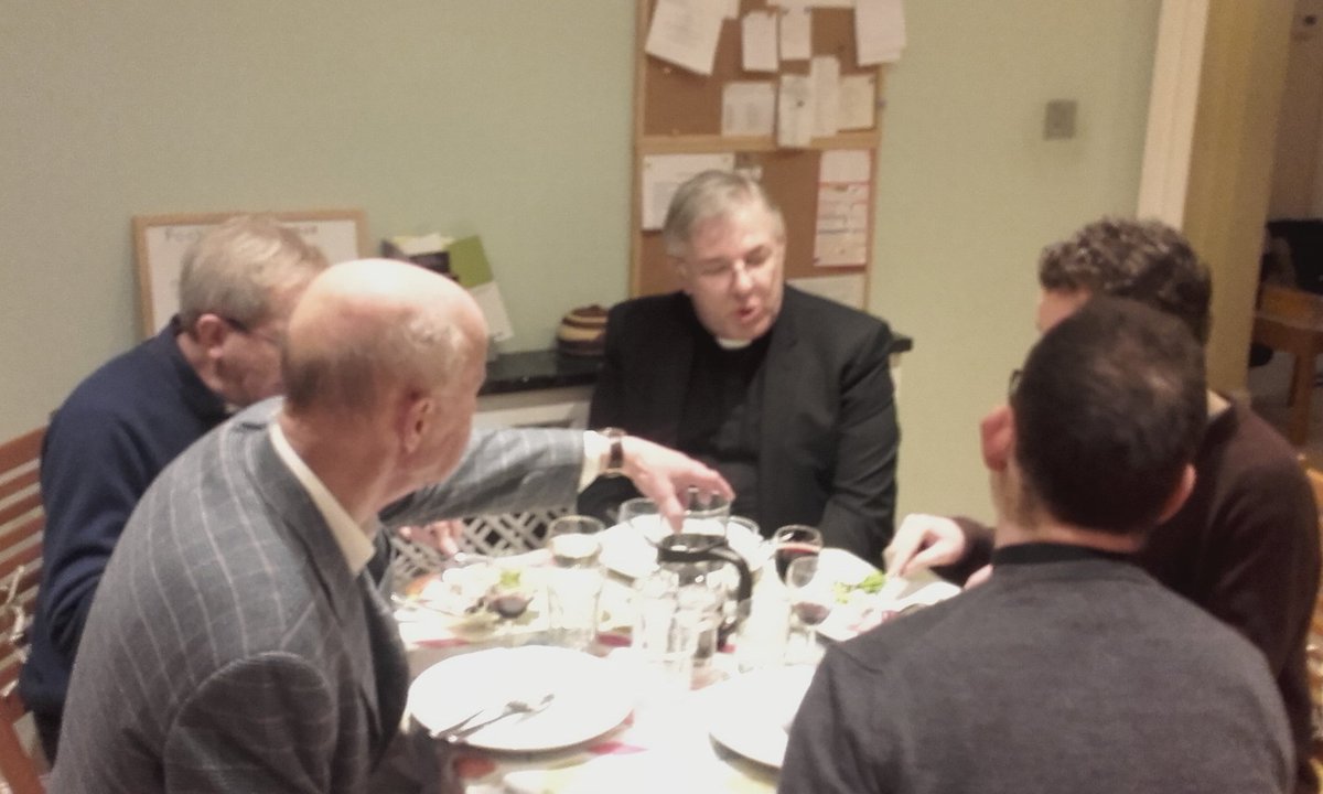 AssumptionRA's tweet photo. #WPCU2018 in #Teddington was celebrated fittingly tonight with mass at @YourStMarys chapel & meal & night prayer at our #AssumptionConvent afterwards. #ChristianUnity https://t.co/E5dD6S1ova