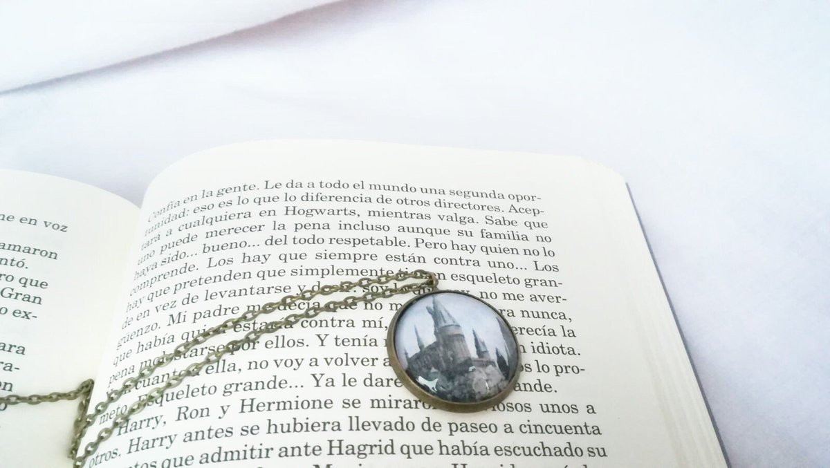 Colgante Hogwarts 📿. Para aquellos que queremos llevar nuestro hogar siempre con nosotros. 🏰